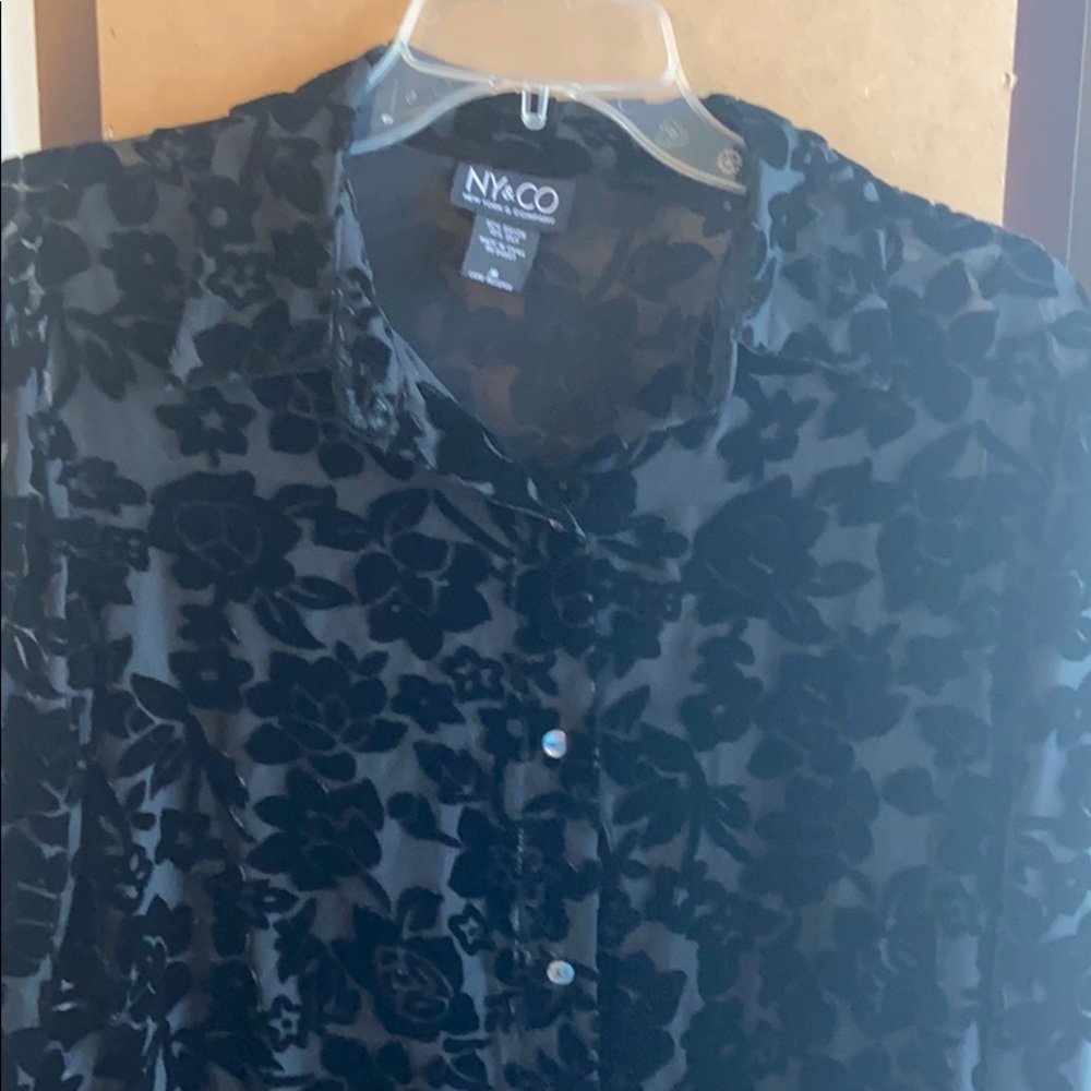 NWOT NY & Co sheer with black velvet flowers M